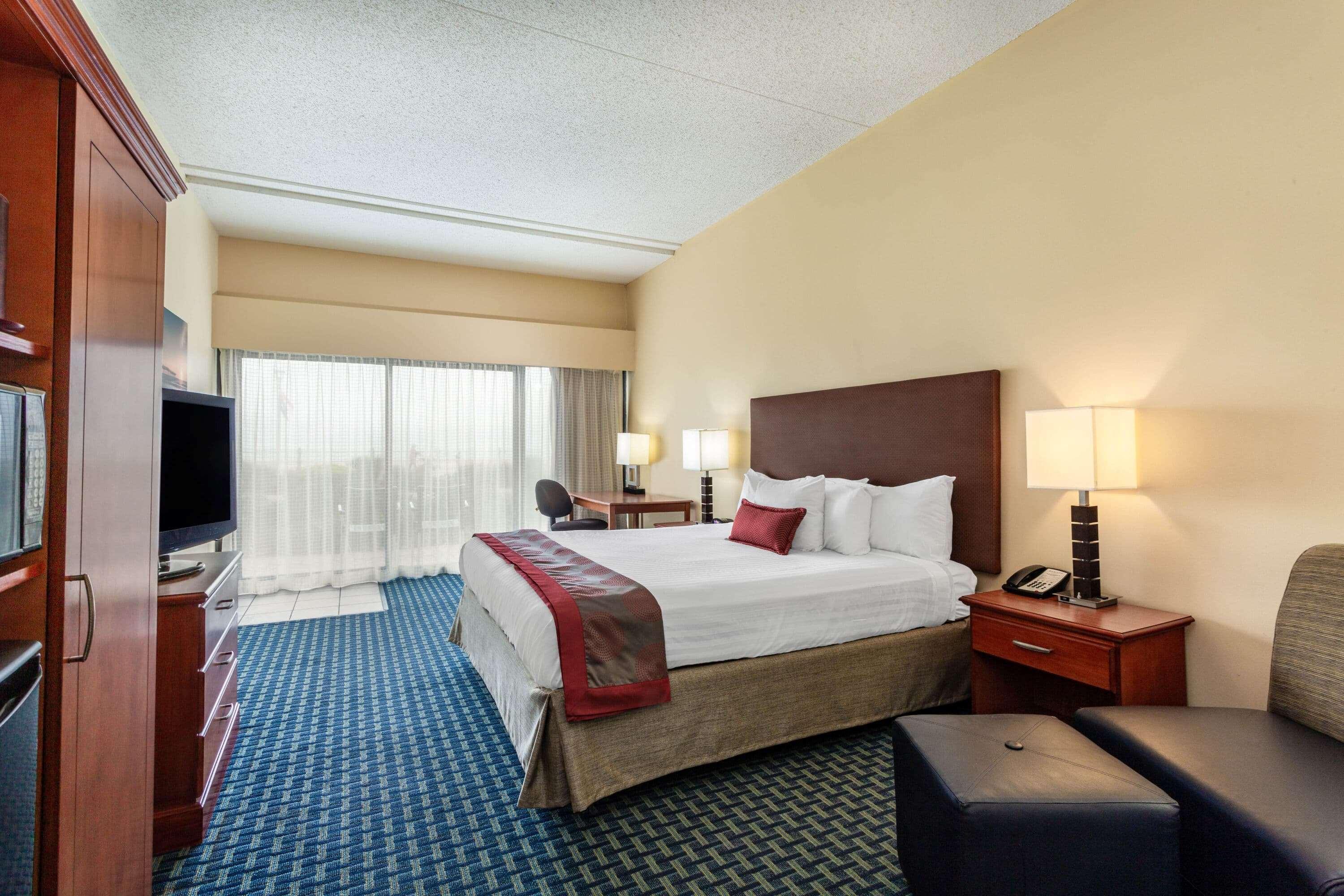 Ramada Plaza By Wyndham Virginia Beach Oceanfront Exteriör bild