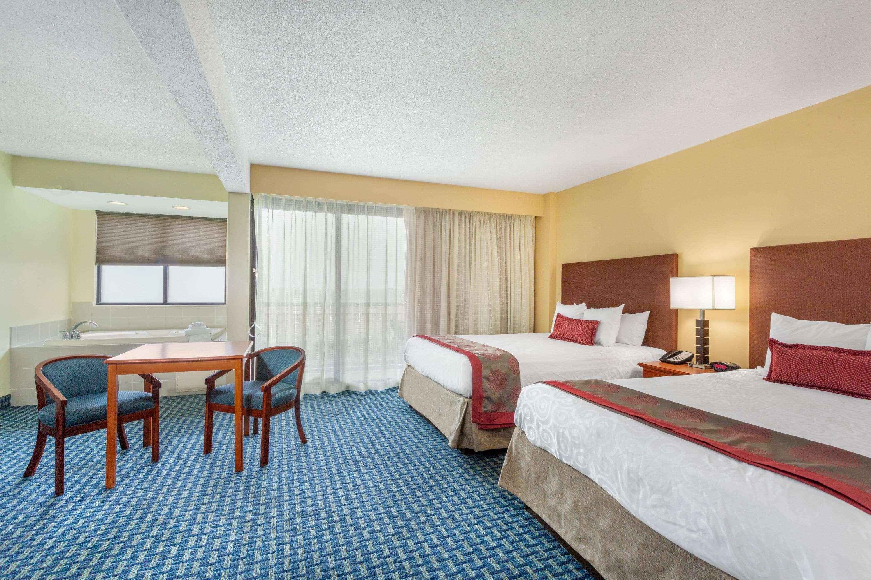 Ramada Plaza By Wyndham Virginia Beach Oceanfront Exteriör bild