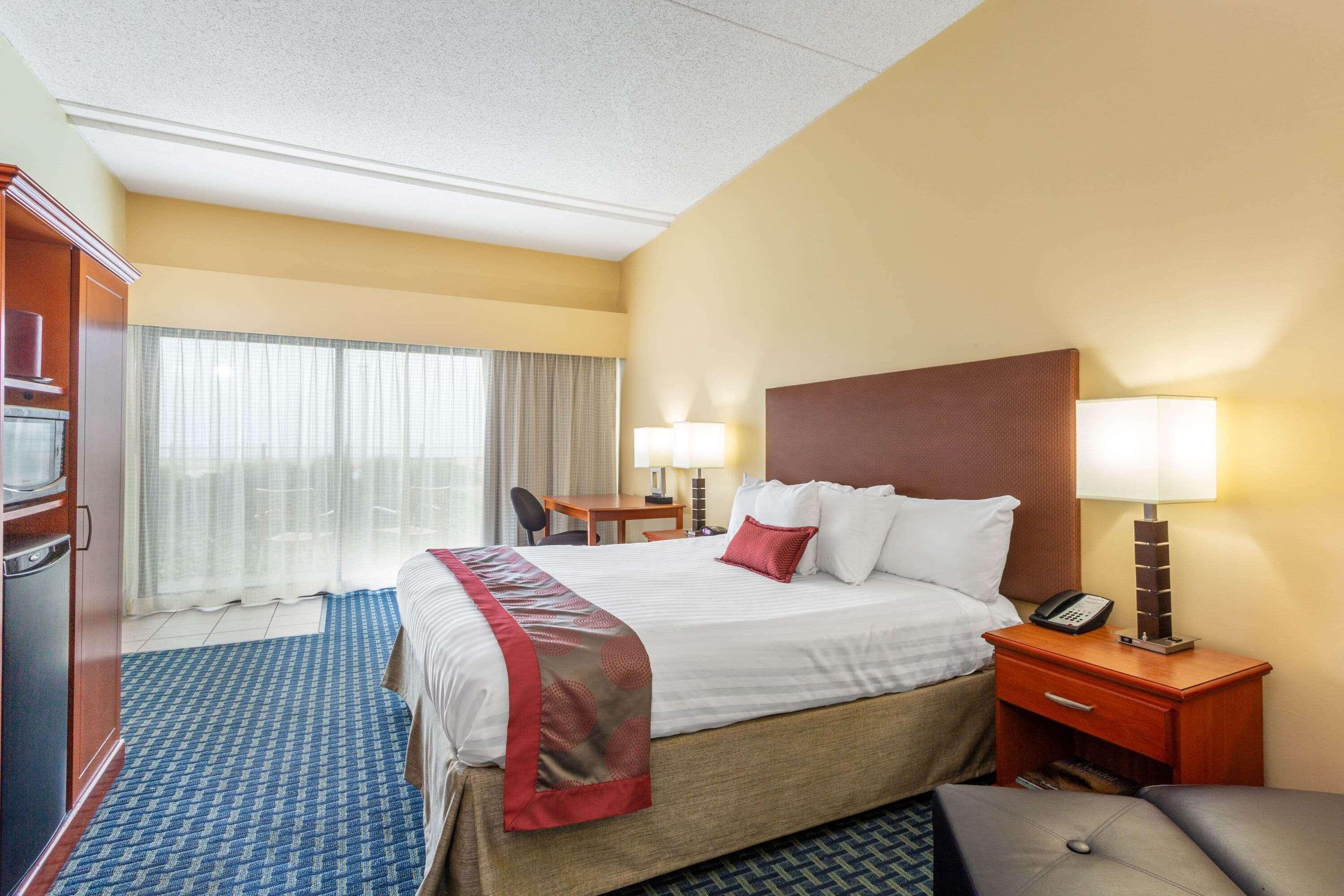 Ramada Plaza By Wyndham Virginia Beach Oceanfront Exteriör bild
