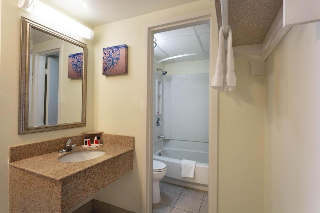 Ramada Plaza By Wyndham Virginia Beach Oceanfront Exteriör bild