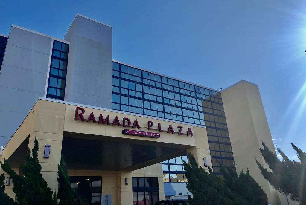 Ramada Plaza By Wyndham Virginia Beach Oceanfront Exteriör bild